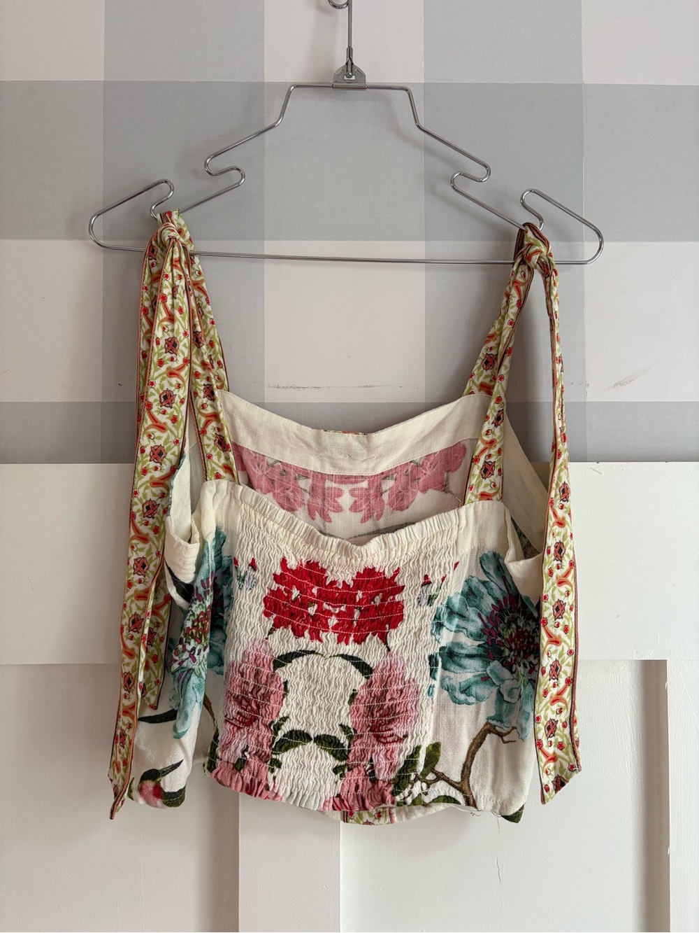Rose & Olive Floral Tie-Shoulder Cropped Tank Top in White, Pink & Red Large - Picture 3 of 7